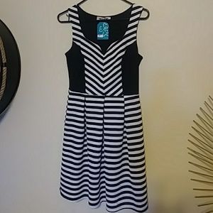 NWT black and white dress in size M